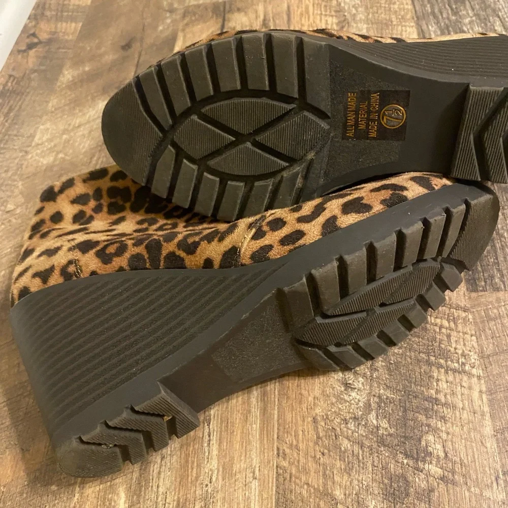 SODA Cheetah Print Ankle Boots - Size 7.5 Crossposted - Picture 2 of 5